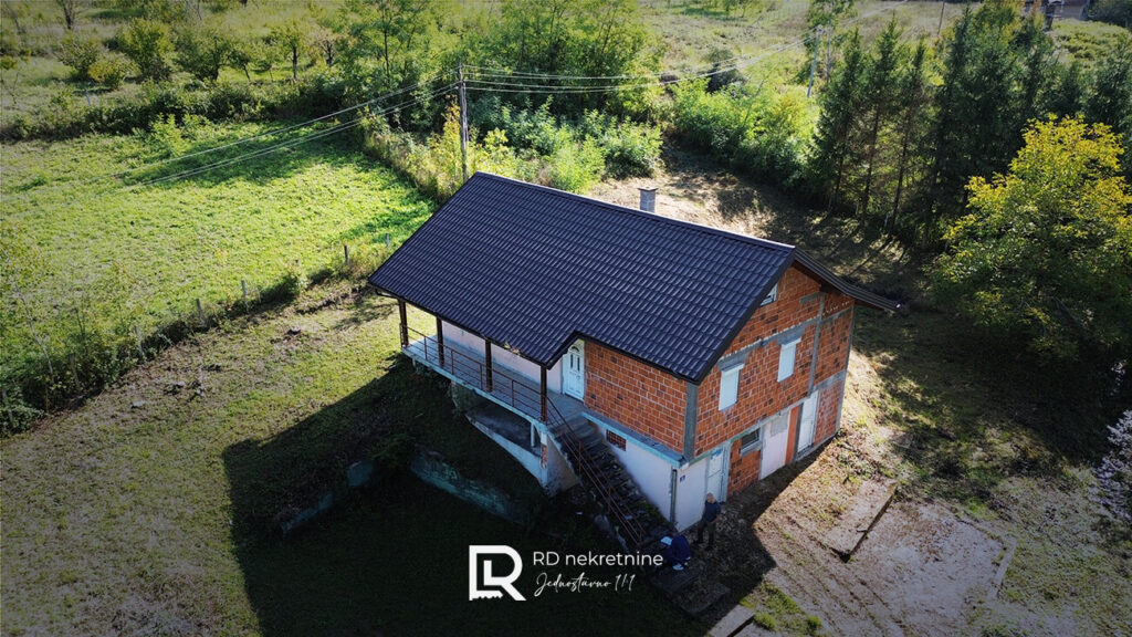 Vikendica-u-Šušnjarima-u-osnovi-80-m2